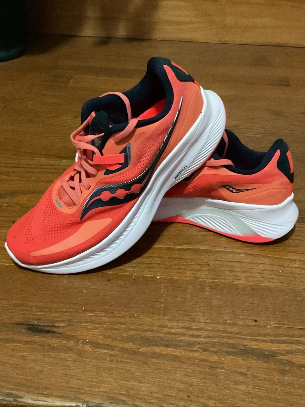 Saucony Guide 15 Orange. Running Sneakers. In New Condition. Women’s 9.